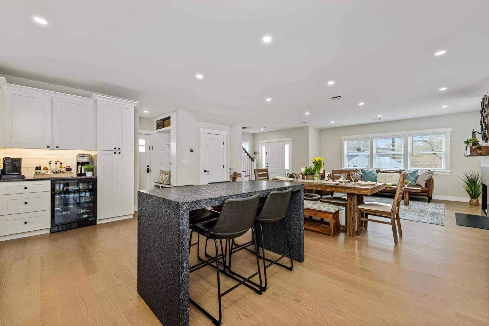 Renovated & Sophisticated Home Near Beach & Shops! Barnstable Eksteriør bilde